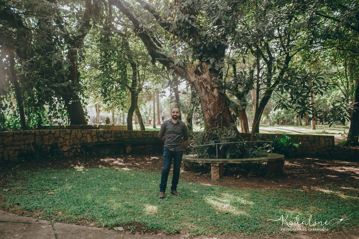 Pedido de noivado surpresa no Parque Ibirapuera em São Paulo. Noivado Surpresa. Save The Date. Noivos emocionados. Pedido de Casamento Lindo. Noiva 2019