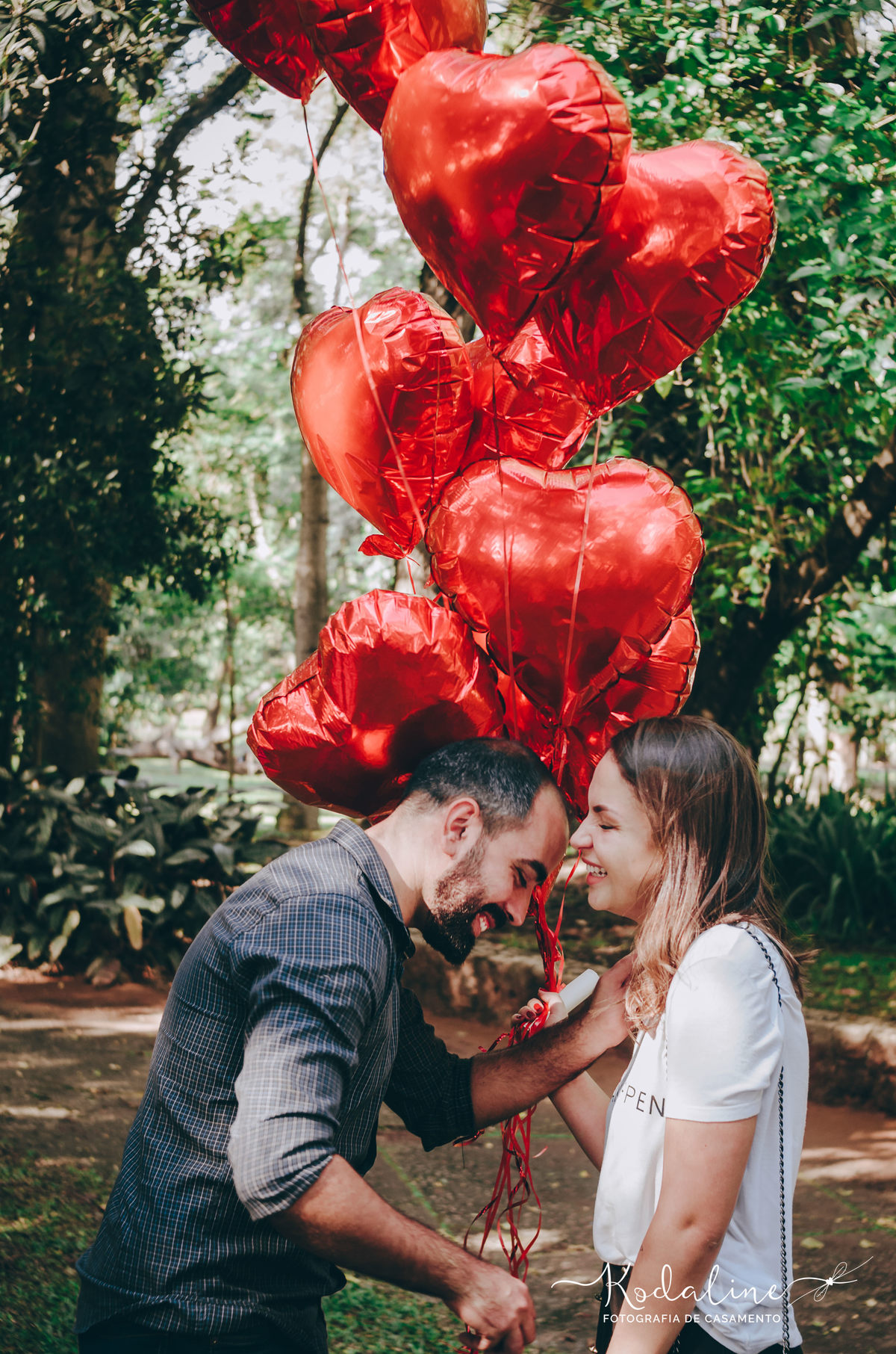 Pedido de noivado surpresa no Parque Ibirapuera em São Paulo. Noivado Surpresa. Save The Date. Noivos emocionados. Pedido de Casamento Lindo. Noiva 2019