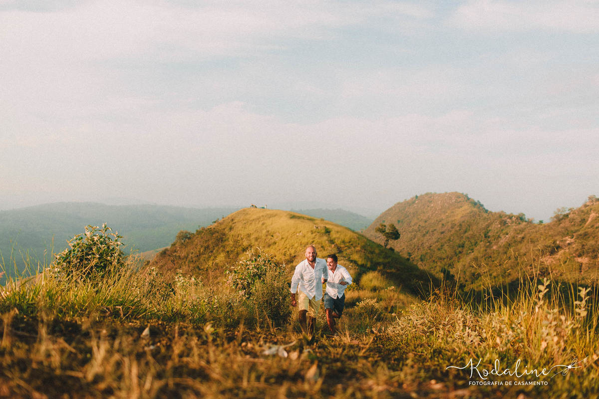 Ensaio casal homoafetivo realizado no Morro do Saboó em São Roque, Ensaio pré casamento no Saboó.