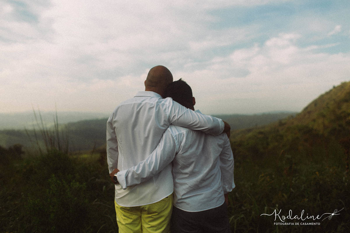 Ensaio casal homoafetivo realizado no Morro do Saboó em São Roque, Ensaio pré casamento no Saboó.