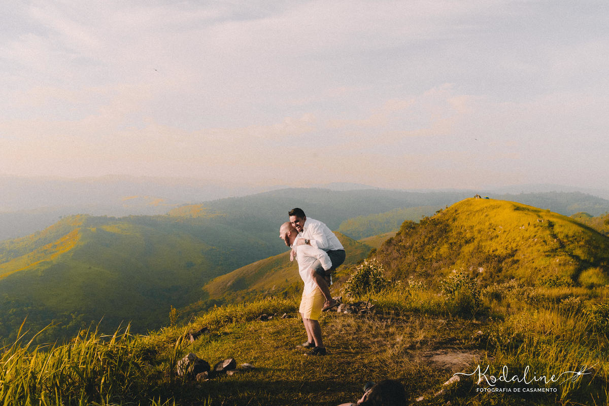 Ensaio casal homoafetivo realizado no Morro do Saboó em São Roque, Ensaio pré casamento no Saboó.