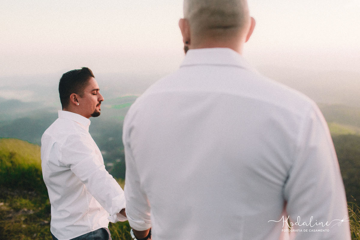 Ensaio casal homoafetivo realizado no Morro do Saboó em São Roque, Ensaio pré casamento no Saboó.