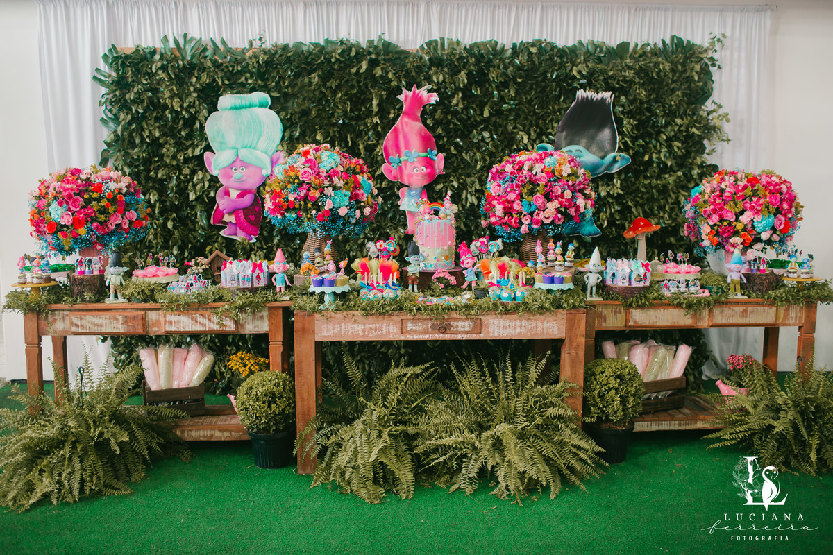 Festa de menina com tema Trolls realizada no Buffet Festar em São Roque