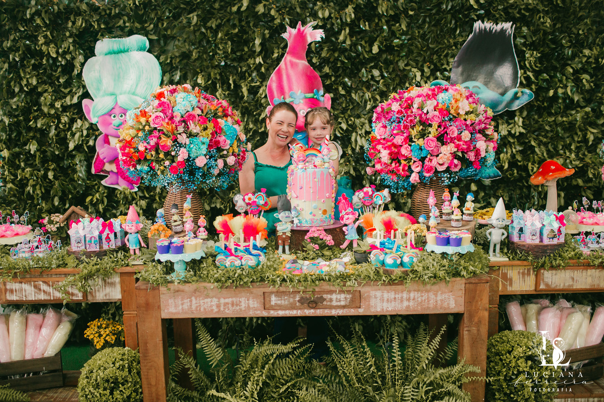 Festa de menina com tema Trolls realizada no Buffet Festar em São Roque