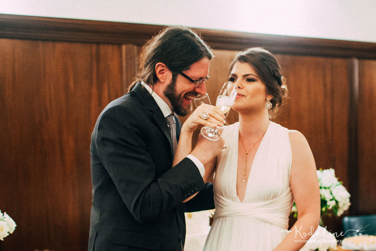 Brinde dos noivos no Bar do Alemão em Itu