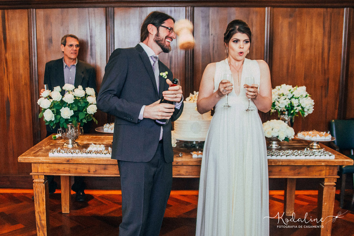 A rolha do espumante saindo no Bar do Alemão em Itu