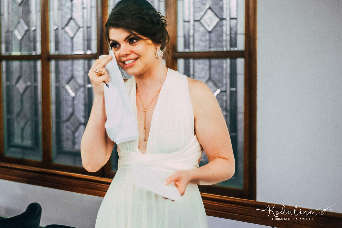 Noiva emocionada no Bar do Alemão em Itu