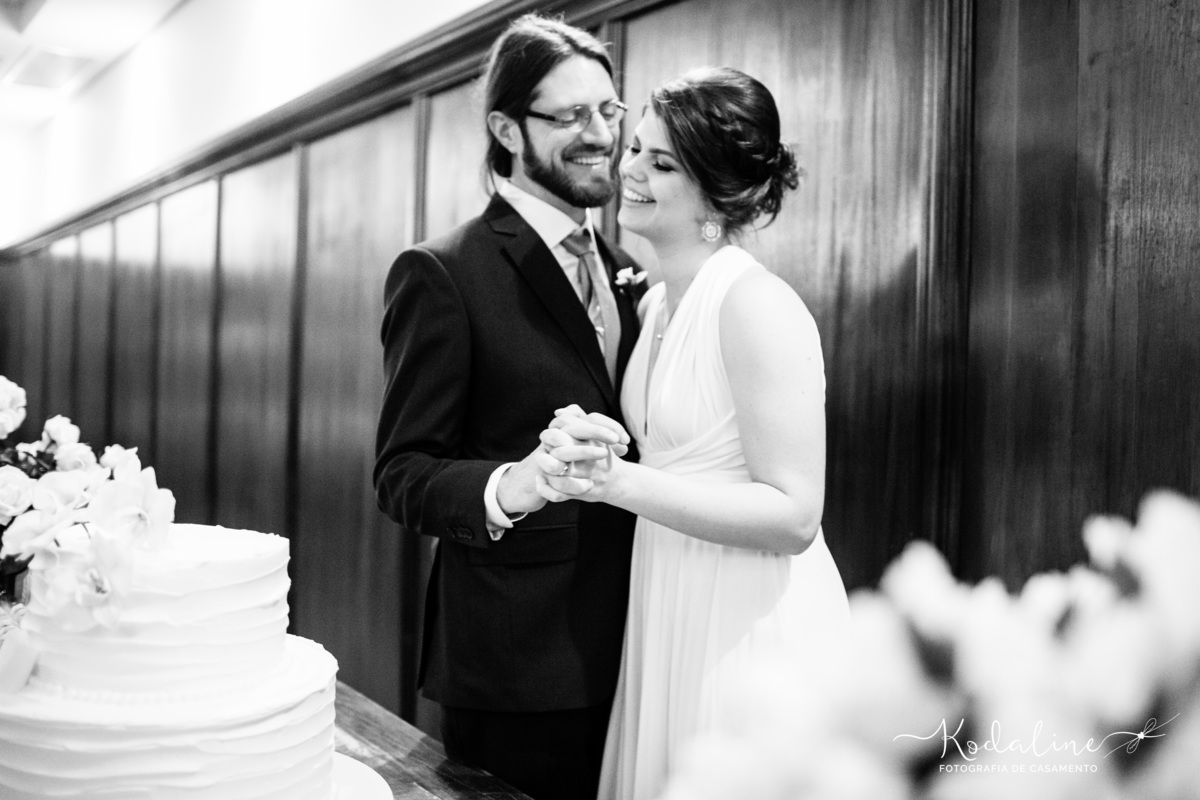 Felicidade dos noivos no Bar do Alemão em Itu