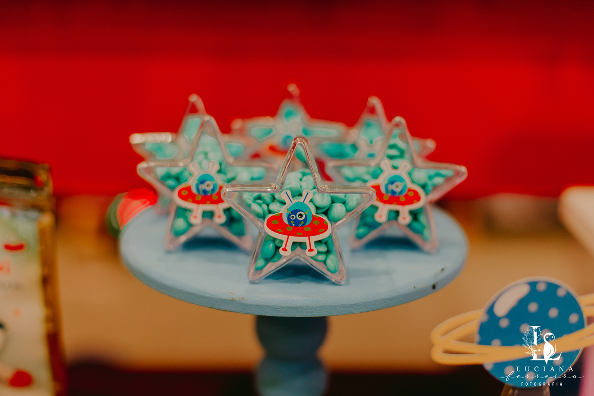 Aniversário Infantil com tema espaço sideral realizado no Buffet Estação Folia em Osasco