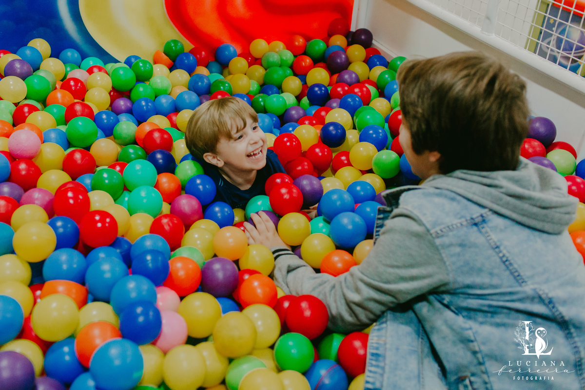 Aniversário Infantil com tema espaço sideral realizado no Buffet Estação Folia em Osasco