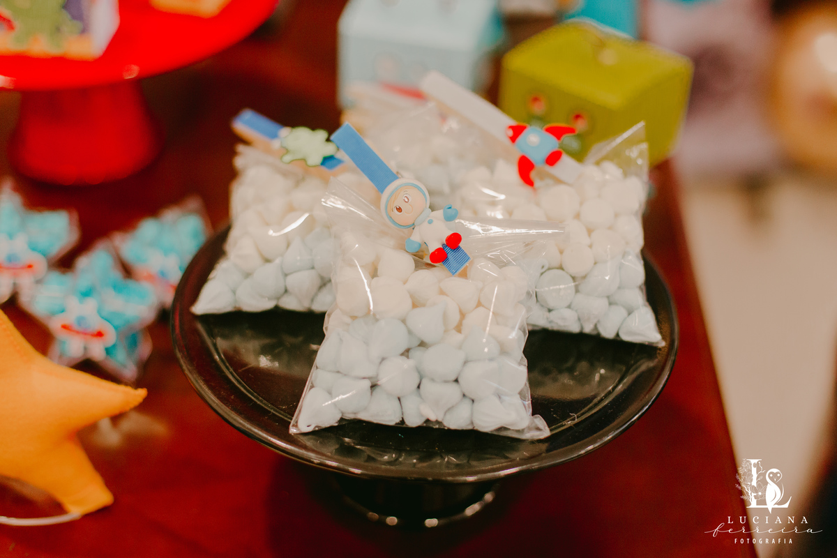 Aniversário Infantil com tema espaço sideral realizado no Buffet Estação Folia em Osasco