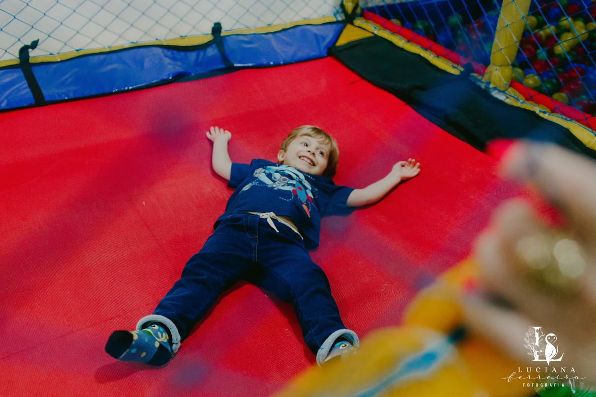 Aniversário Infantil com tema espaço sideral realizado no Buffet Estação Folia em Osasco