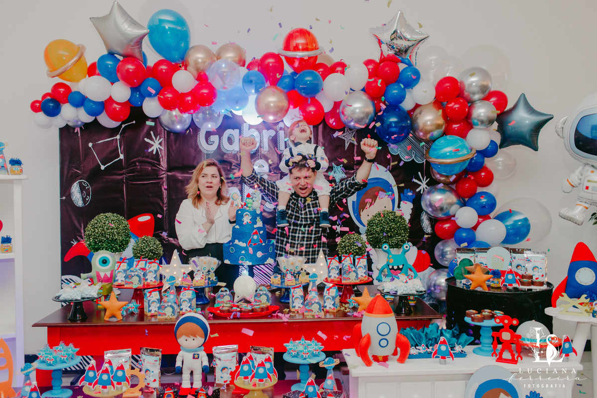 Aniversário Infantil com tema espaço sideral realizado no Buffet Estação Folia em Osasco