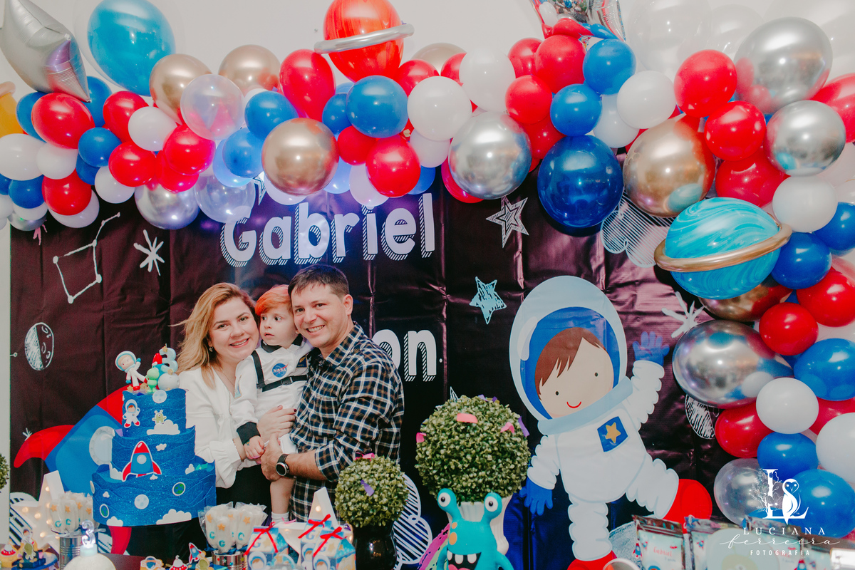 Aniversário Infantil com tema espaço sideral realizado no Buffet Estação Folia em Osasco