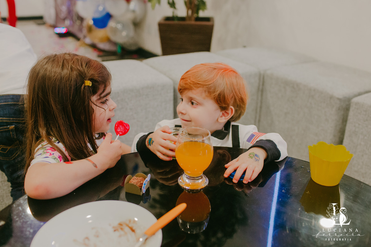 Aniversário Infantil com tema espaço sideral realizado no Buffet Estação Folia em Osasco