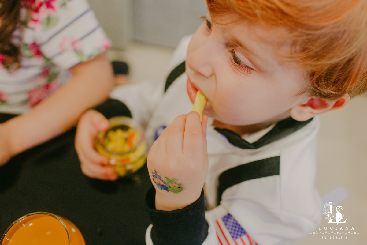 Aniversário Infantil com tema espaço sideral realizado no Buffet Estação Folia em Osasco