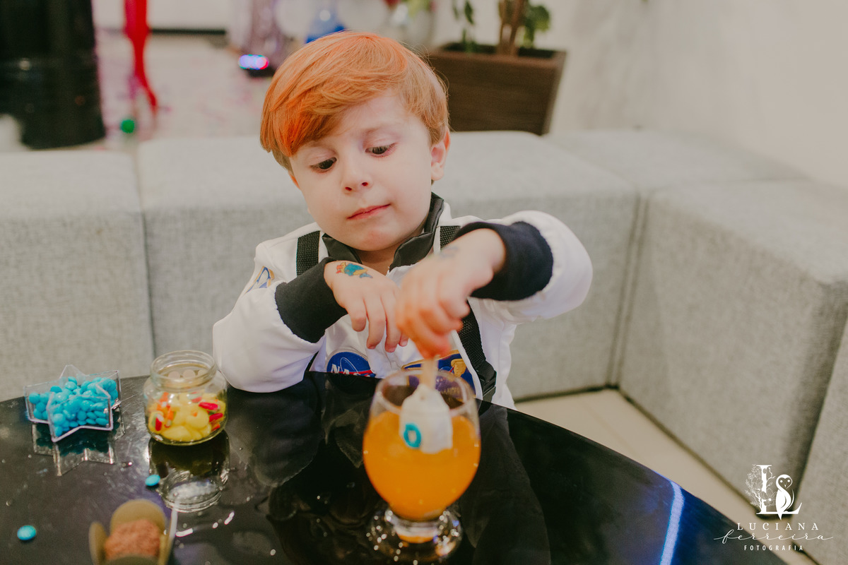 Aniversário Infantil com tema espaço sideral realizado no Buffet Estação Folia em Osasco