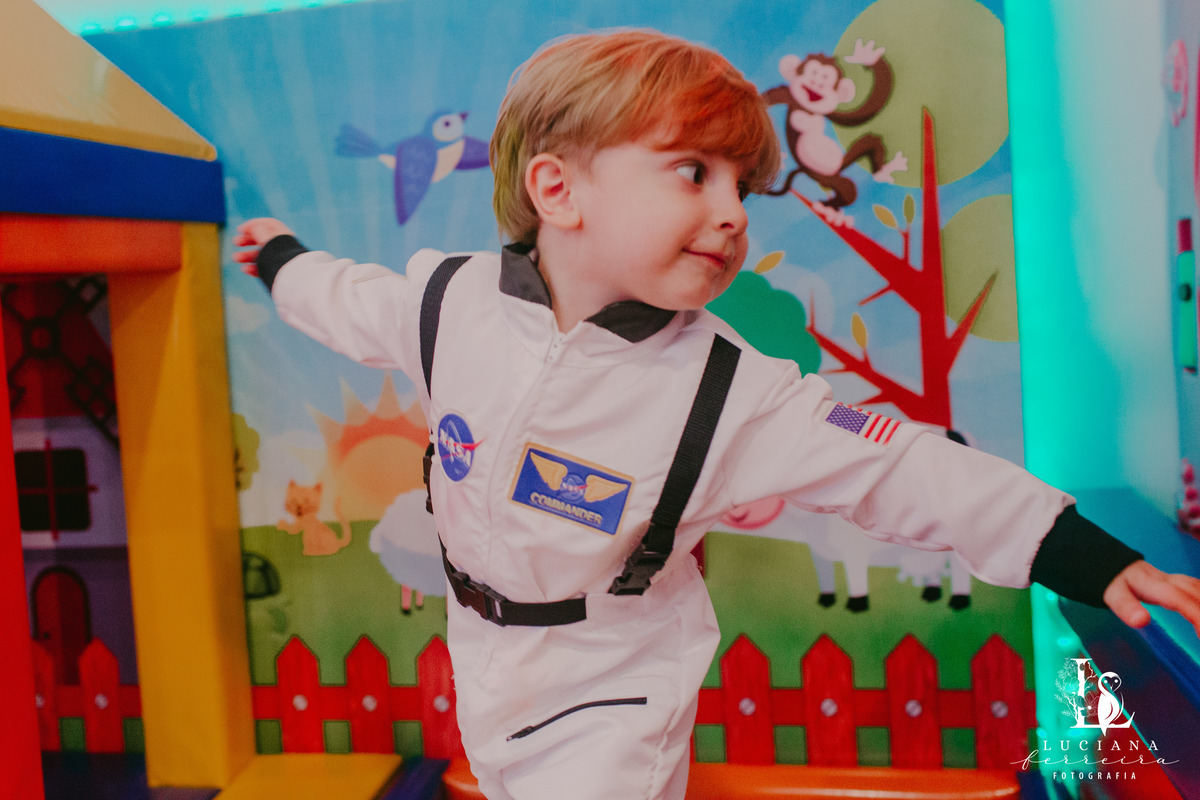 Aniversário Infantil com tema espaço sideral realizado no Buffet Estação Folia em Osasco