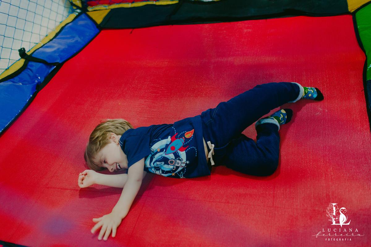 Aniversário Infantil com tema espaço sideral realizado no Buffet Estação Folia em Osasco