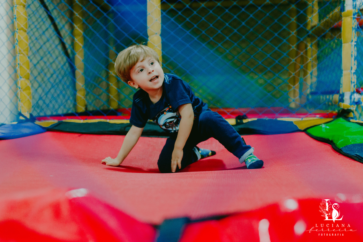 Aniversário Infantil com tema espaço sideral realizado no Buffet Estação Folia em Osasco