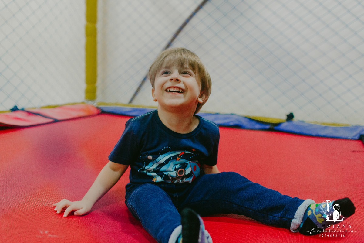 Aniversário Infantil com tema espaço sideral realizado no Buffet Estação Folia em Osasco