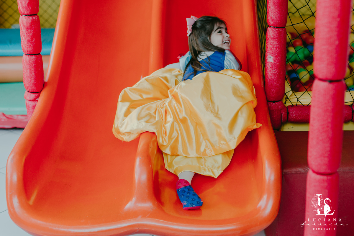 Aniversário Infantil com tema Branca de Neve no Buffet Bloop Zook, em Osasco