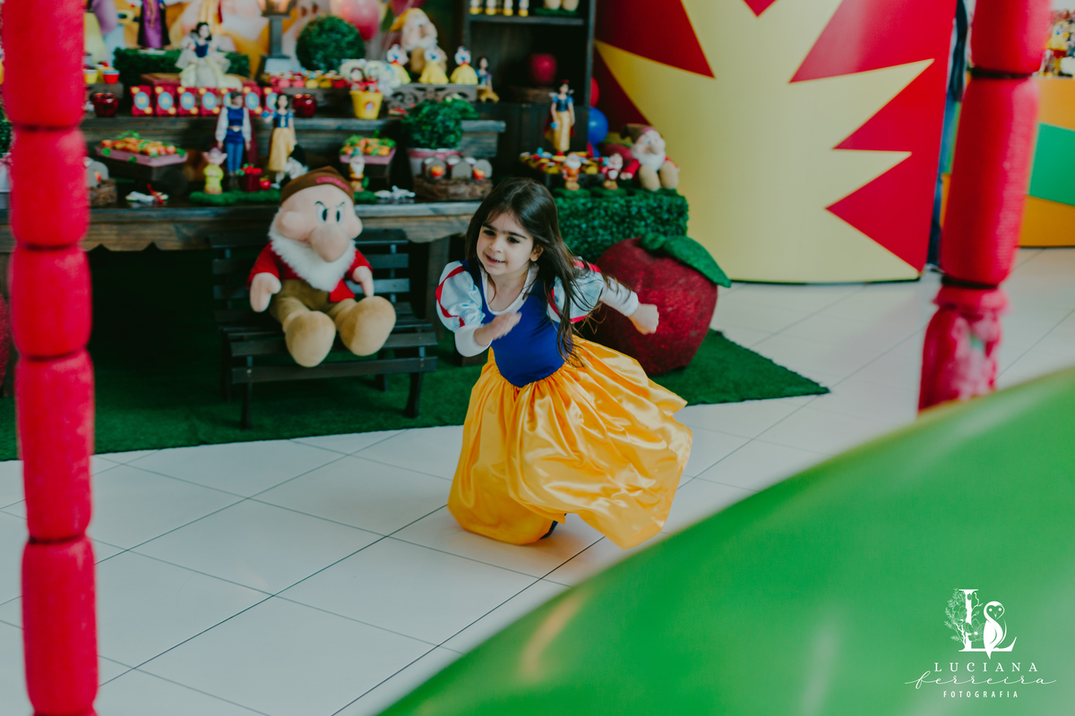 Aniversário Infantil com tema Branca de Neve no Buffet Bloop Zook, em Osasco