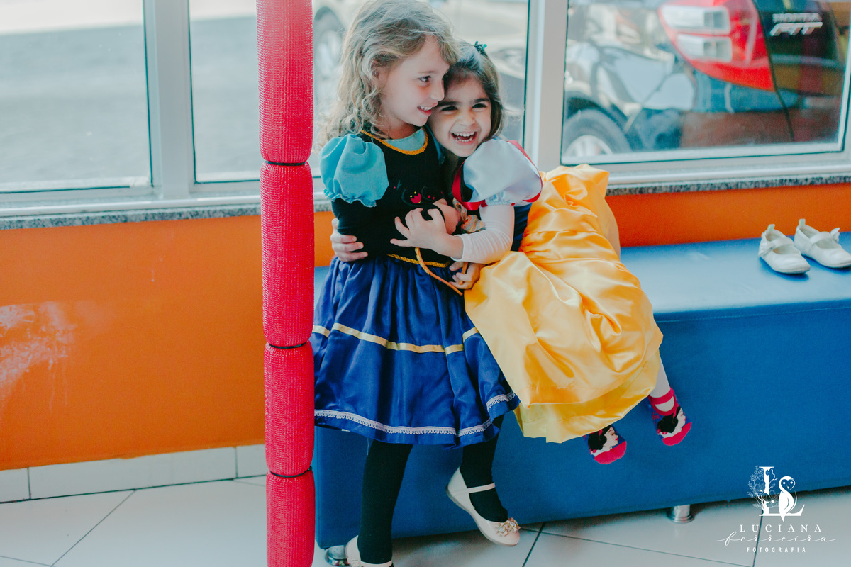 Aniversário Infantil com tema Branca de Neve no Buffet Bloop Zook, em Osasco