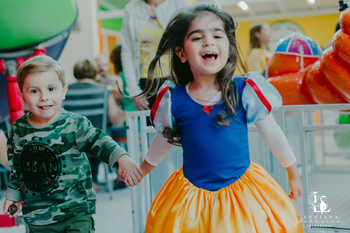 Aniversário Infantil com tema Branca de Neve no Buffet Bloop Zook, em Osasco
