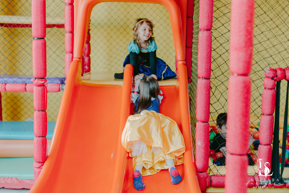 Aniversário Infantil com tema Branca de Neve no Buffet Bloop Zook, em Osasco