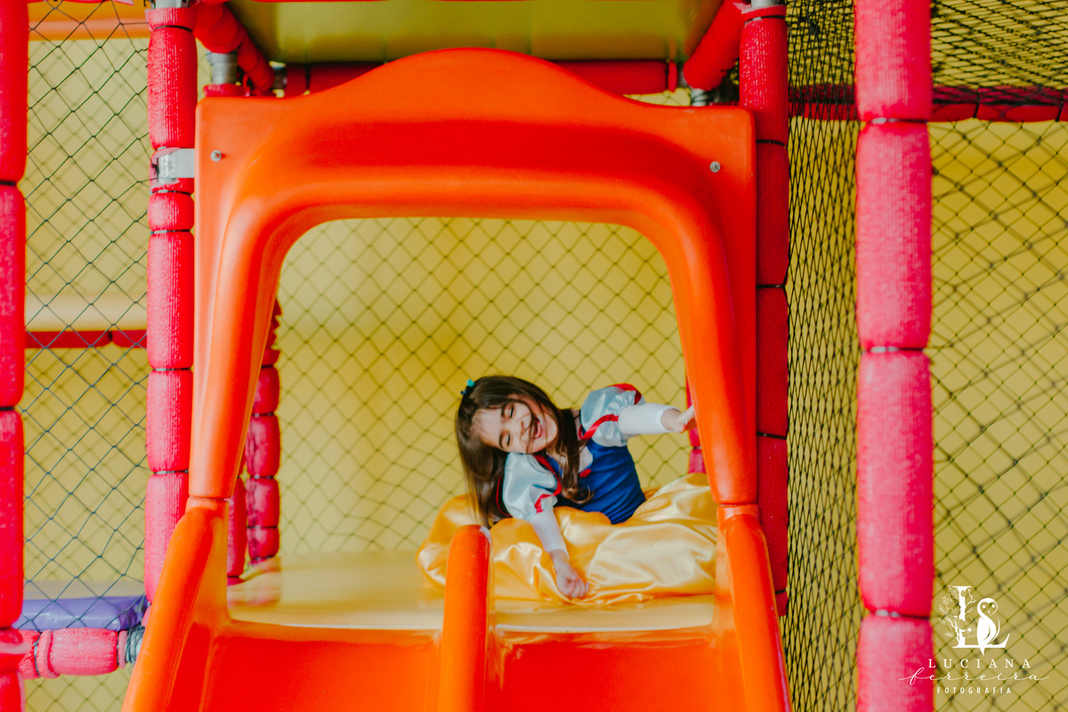 Aniversário Infantil com tema Branca de Neve no Buffet Bloop Zook, em Osasco