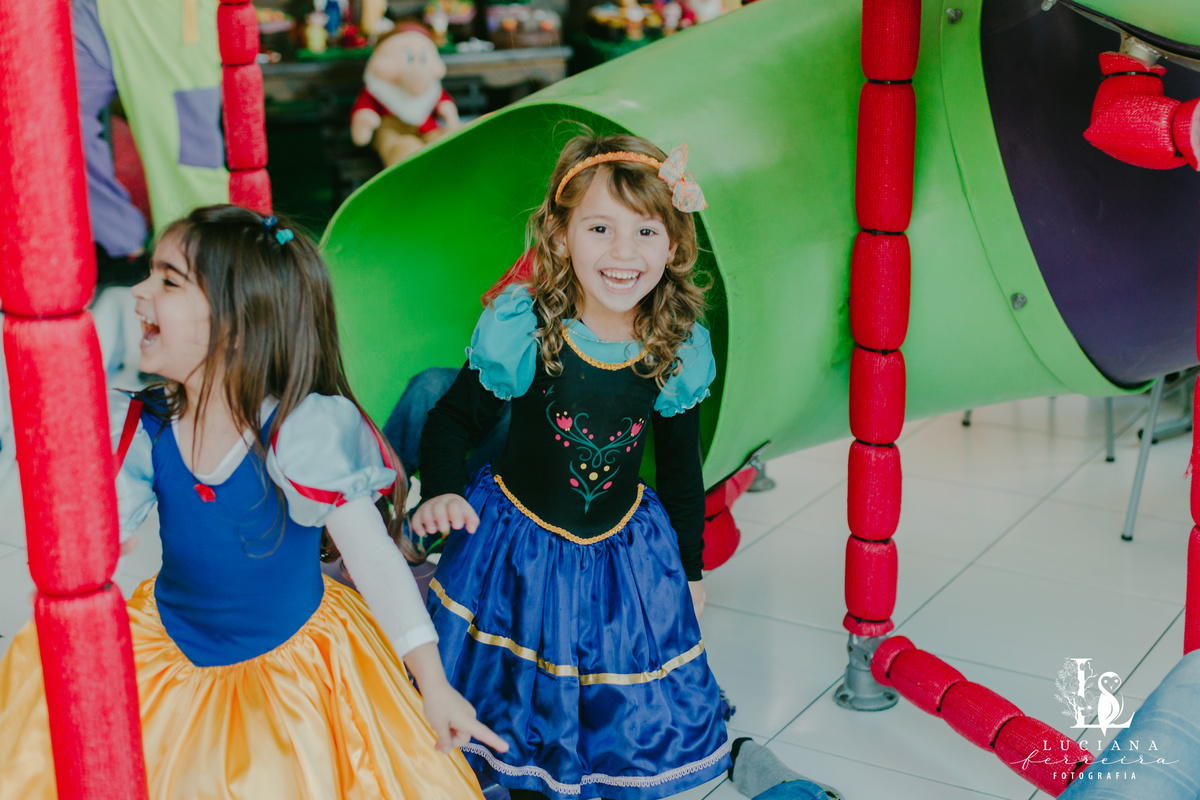 Aniversário Infantil com tema Branca de Neve no Buffet Bloop Zook, em Osasco