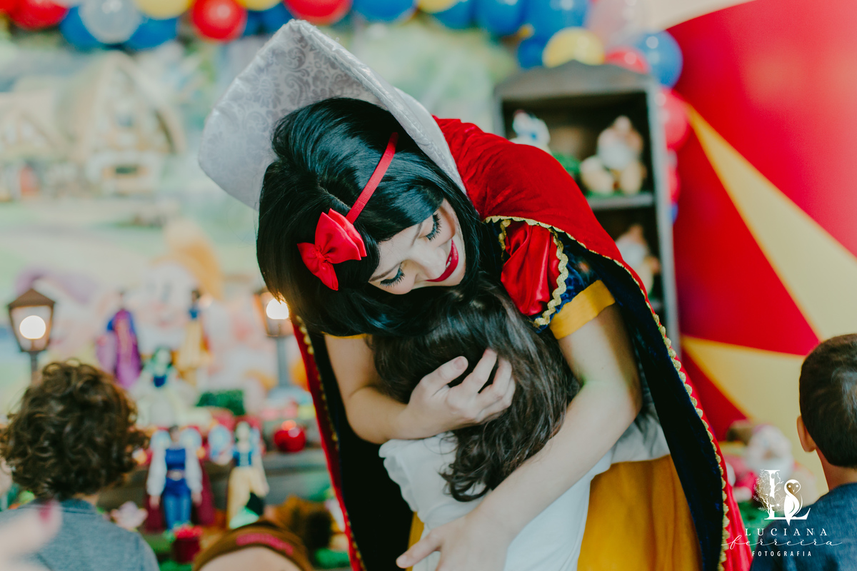 Aniversário Infantil com tema Branca de Neve no Buffet Bloop Zook, em Osasco