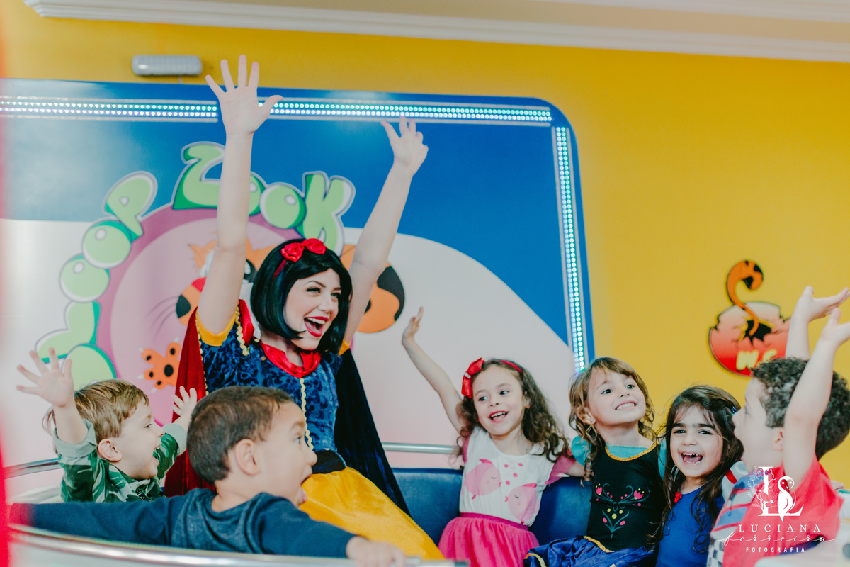 Aniversário Infantil com tema Branca de Neve no Buffet Bloop Zook, em Osasco