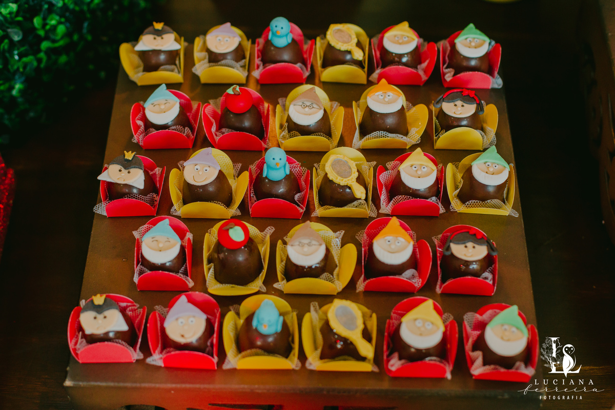 Aniversário Infantil com tema Branca de Neve no Buffet Bloop Zook, em Osasco