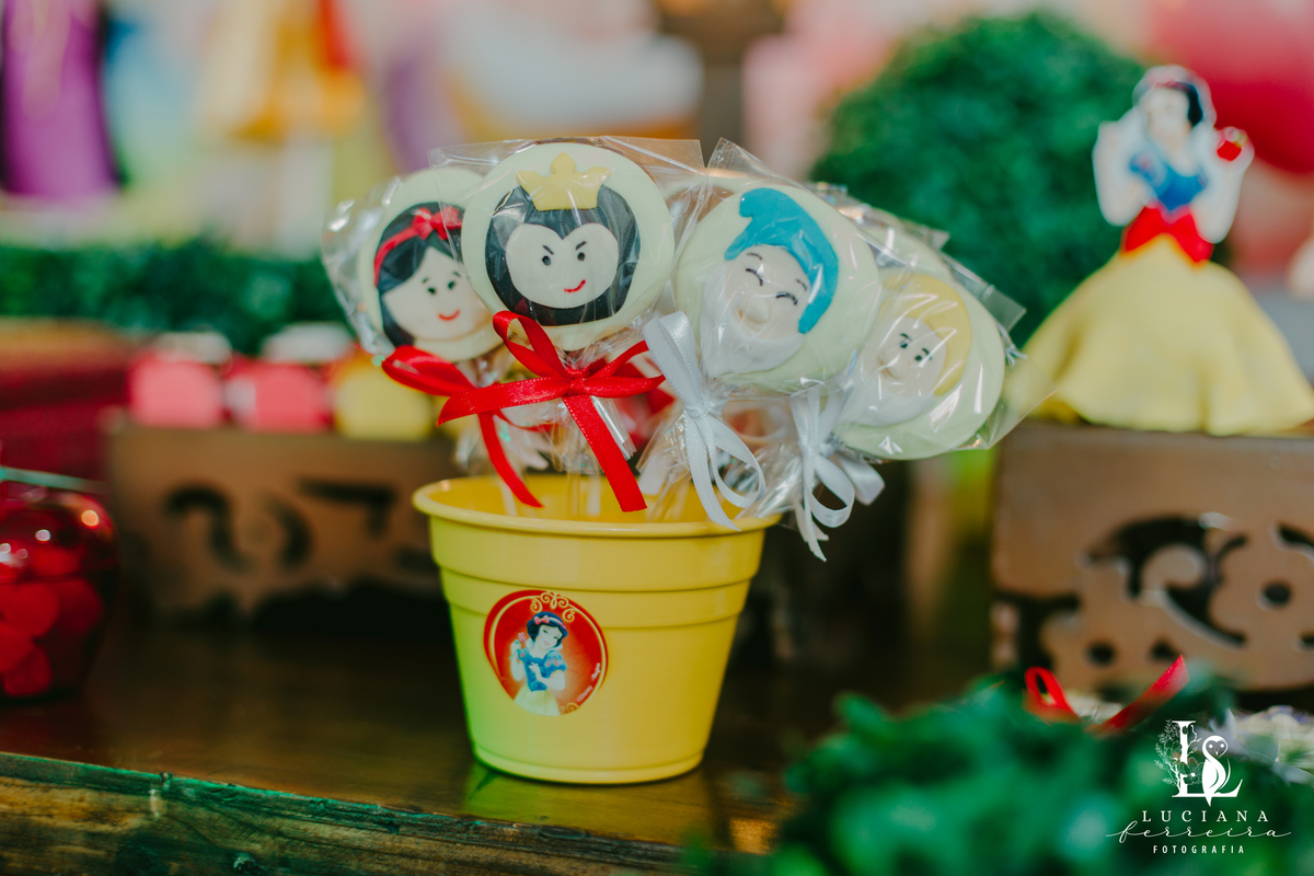 Aniversário Infantil com tema Branca de Neve no Buffet Bloop Zook, em Osasco