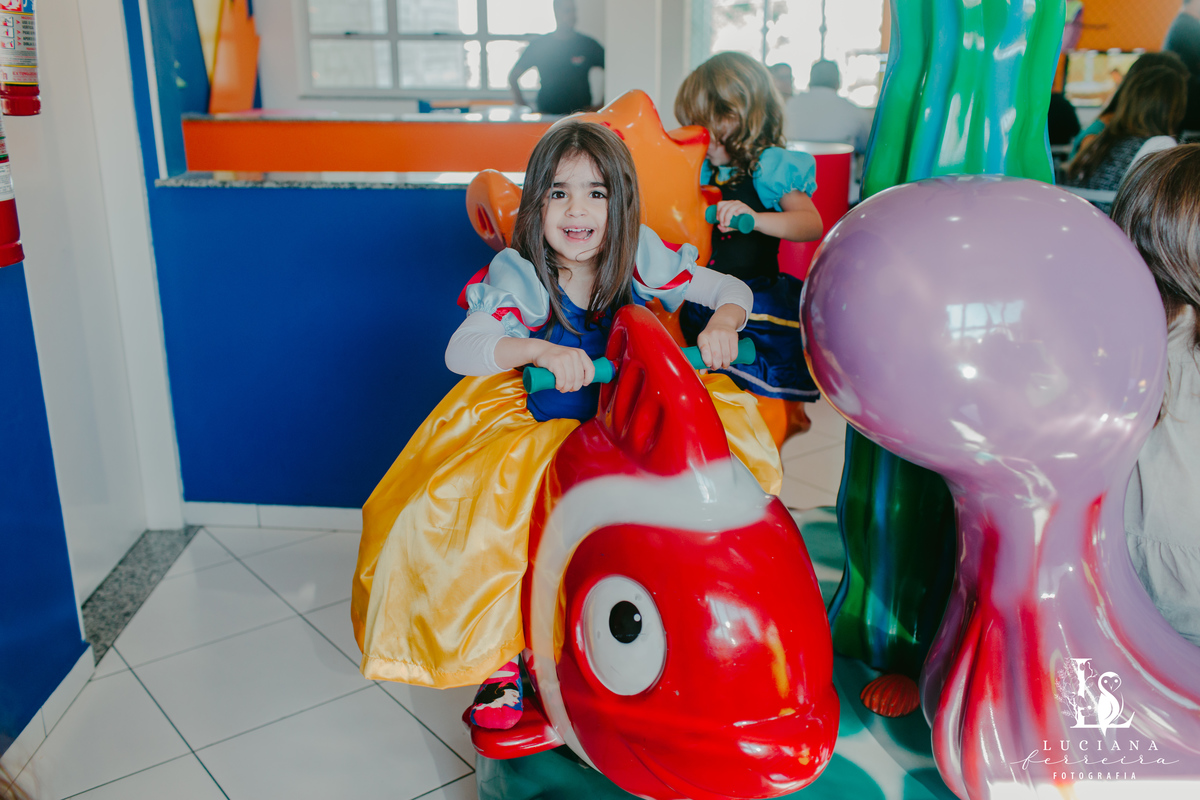 Aniversário Infantil com tema Branca de Neve no Buffet Bloop Zook, em Osasco