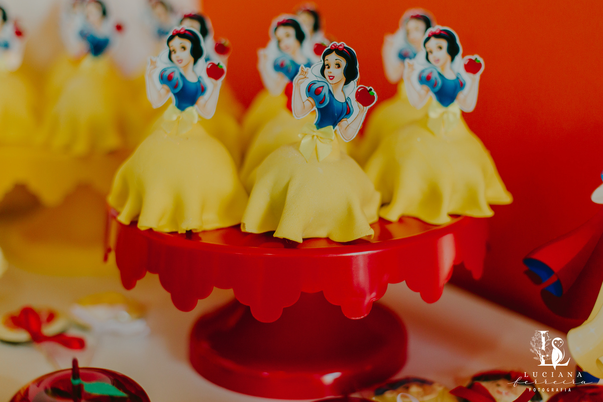 Aniversário Infantil com tema Branca de Neve no Buffet Bloop Zook, em Osasco
