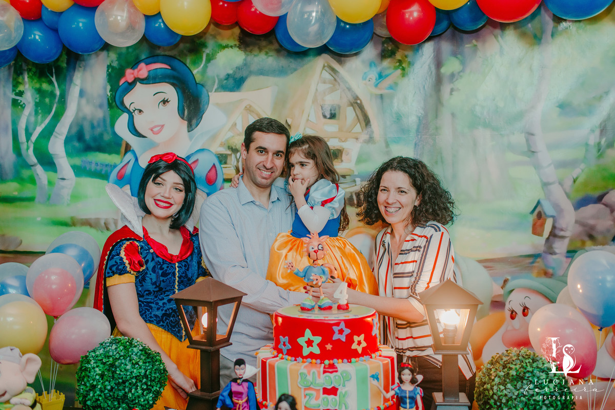 Aniversário Infantil com tema Branca de Neve no Buffet Bloop Zook, em Osasco