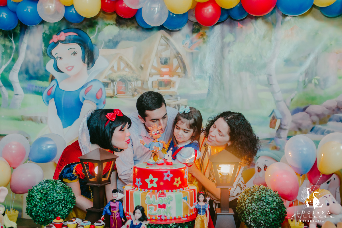 Aniversário Infantil com tema Branca de Neve no Buffet Bloop Zook, em Osasco