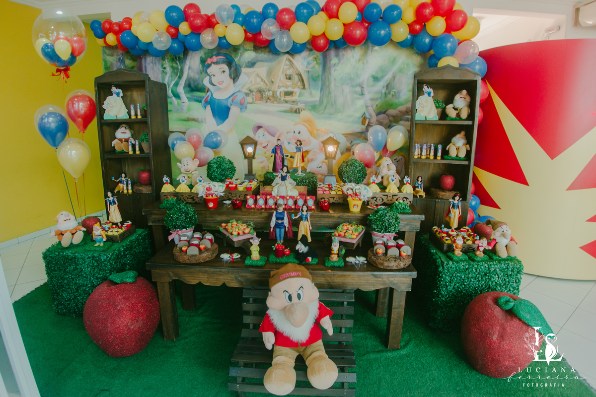 Aniversário Infantil com tema Branca de Neve no Buffet Bloop Zook, em Osasco