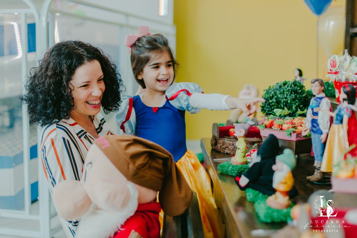 Aniversário Infantil com tema Branca de Neve no Buffet Bloop Zook, em Osasco