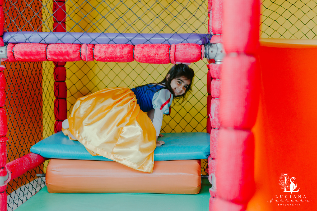 Aniversário Infantil com tema Branca de Neve no Buffet Bloop Zook, em Osasco