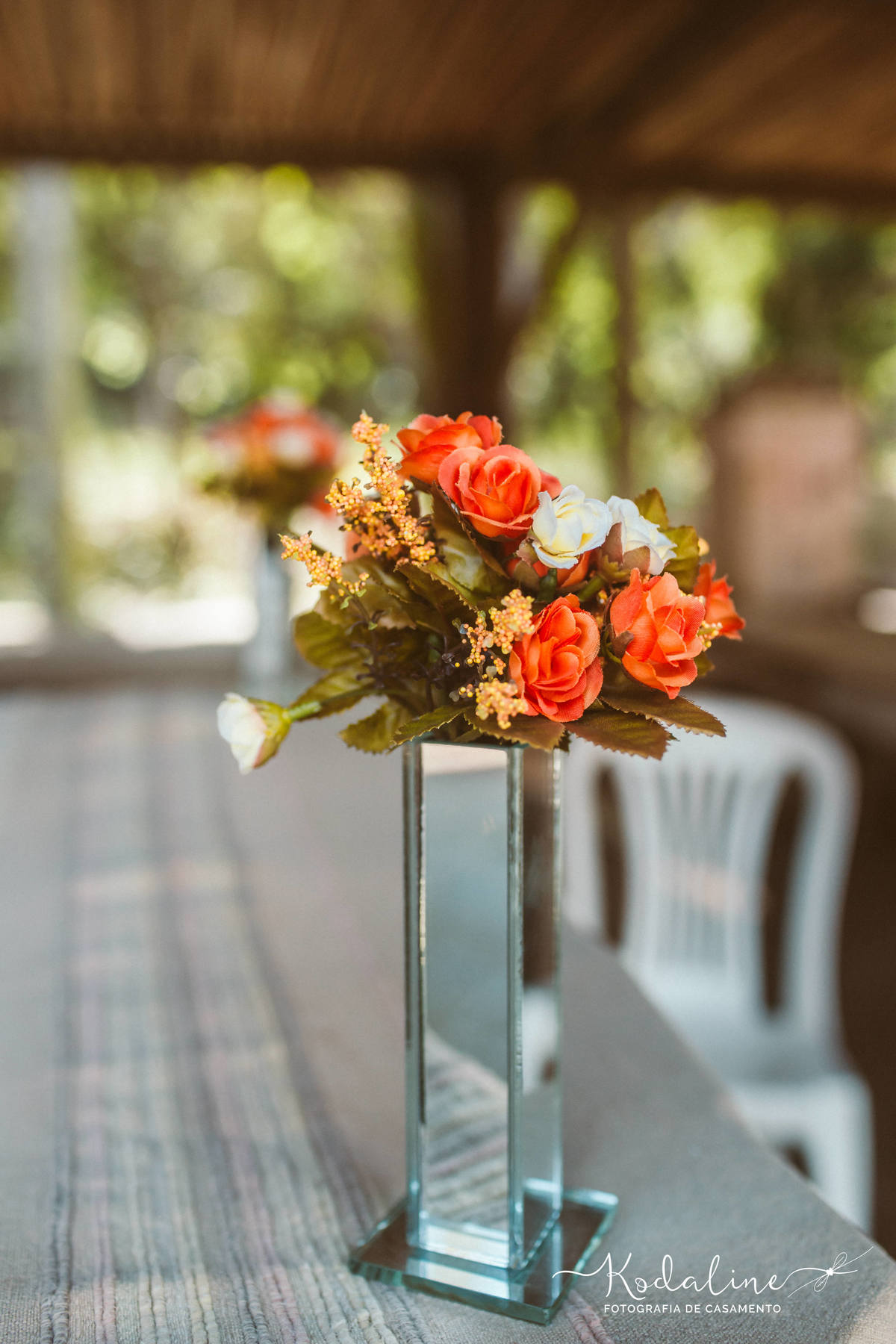 Casamento à luz do dia com decoração rústica realizado no espaço Brasil Poeira em São Roque