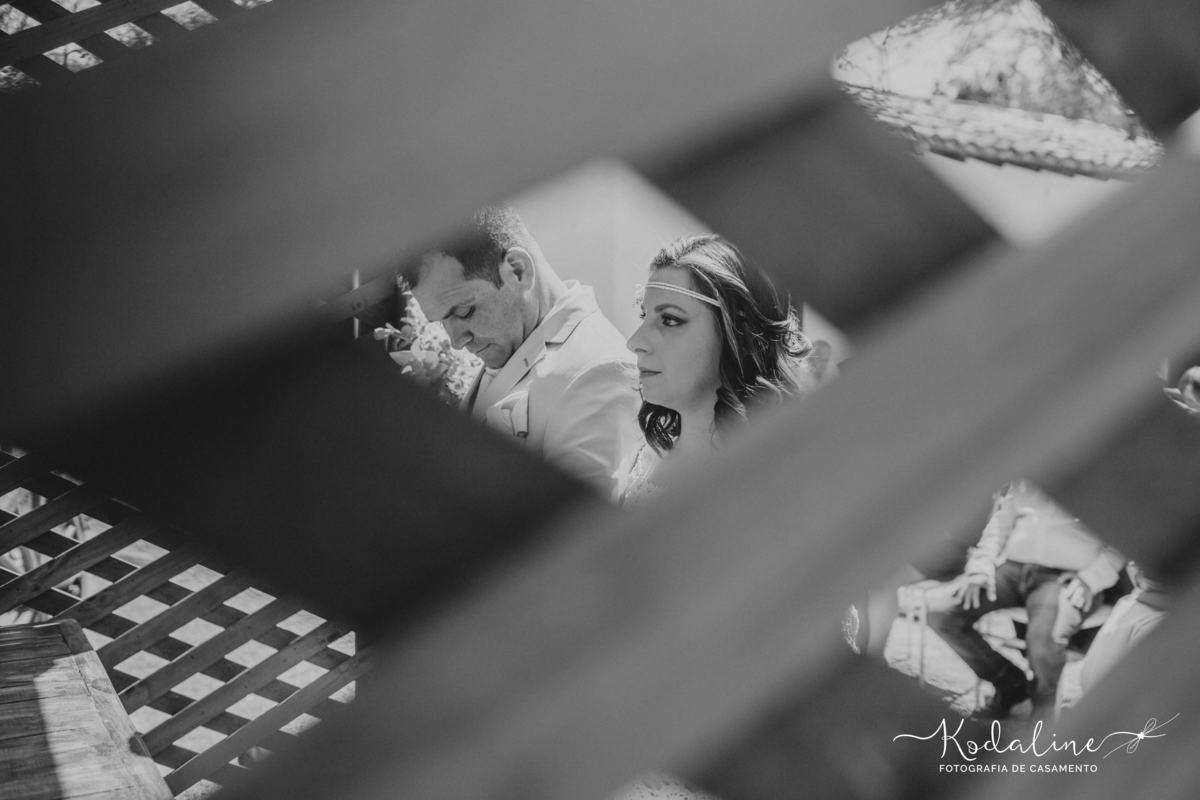 Casamento à luz do dia com decoração rústica realizado no espaço Brasil Poeira em São Roque