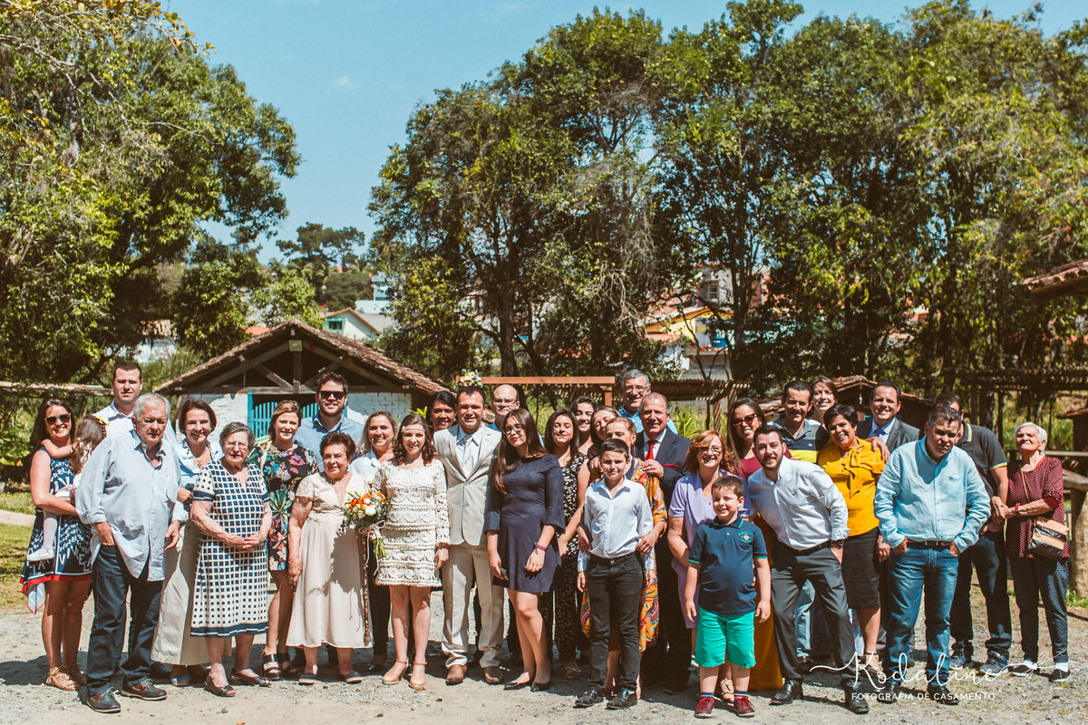 Casamento à luz do dia com decoração rústica realizado no espaço Brasil Poeira em São Roque