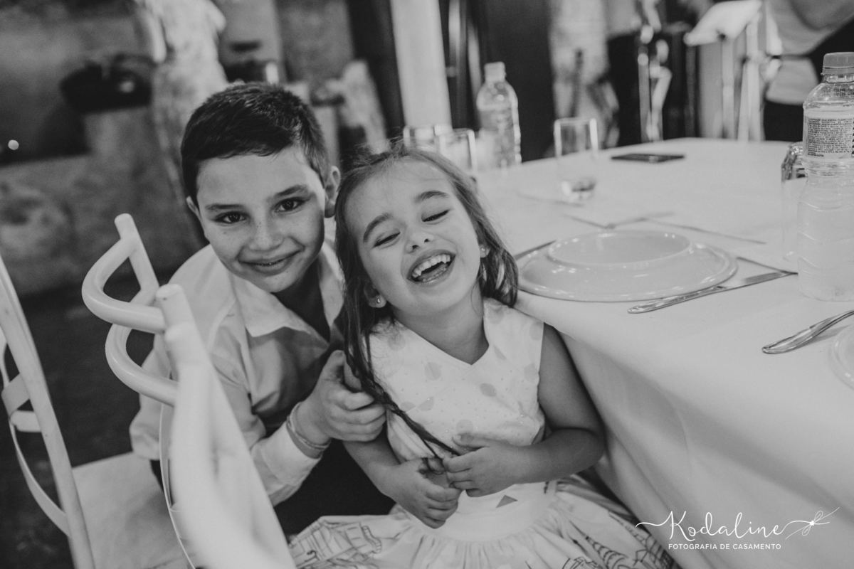 Casamento à luz do dia com decoração rústica realizado no espaço Brasil Poeira em São Roque