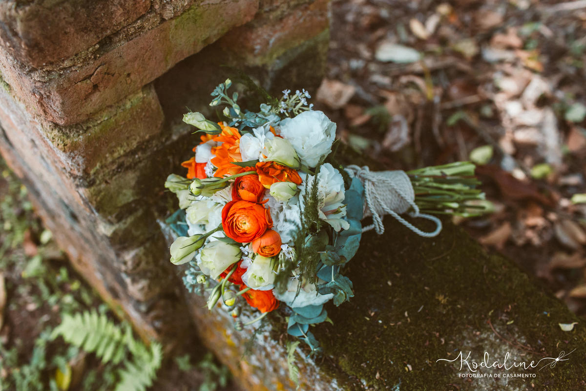 Casamento à luz do dia com decoração rústica realizado no espaço Brasil Poeira em São Roque
