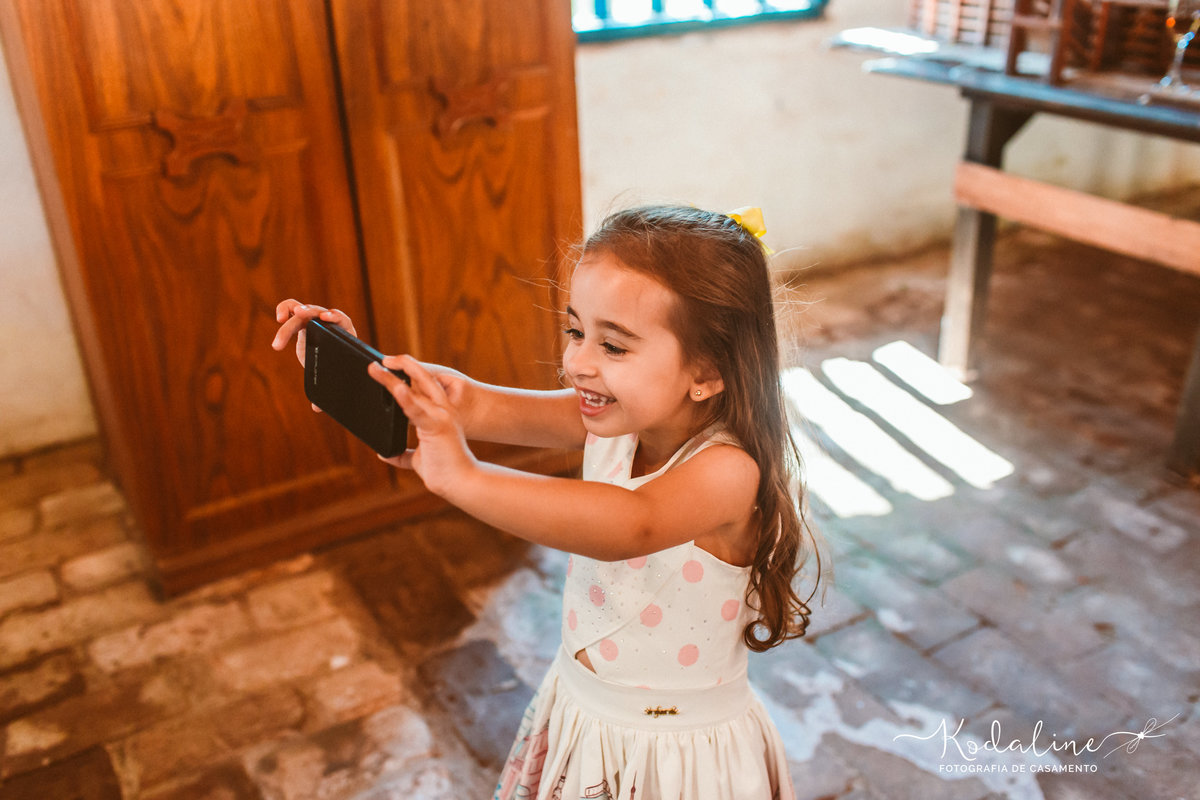Casamento à luz do dia com decoração rústica realizado no espaço Brasil Poeira em São Roque