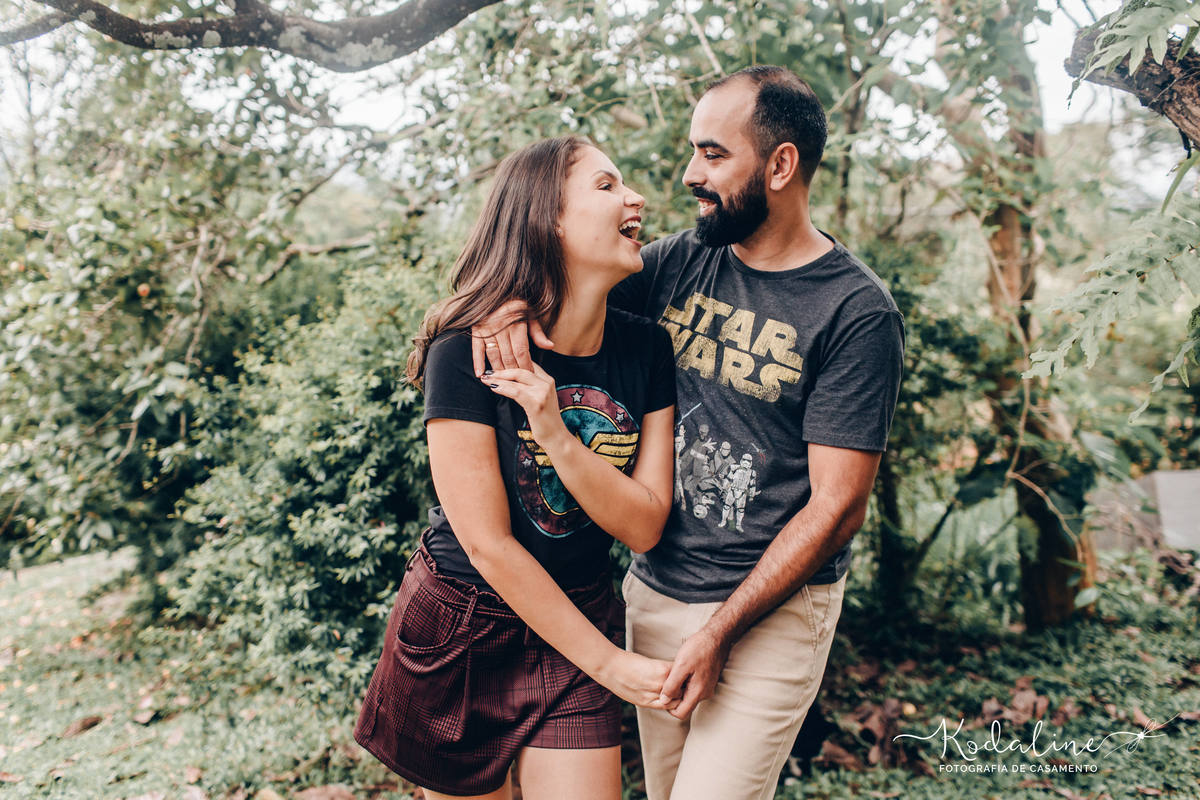 Ensaio pré-casamento realizado na cidade de São Roque com moto e cachorro
